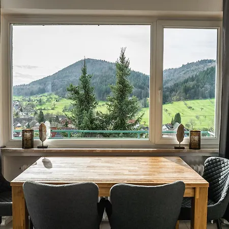 דירה Schwarzwald Panorama באדן-באדן