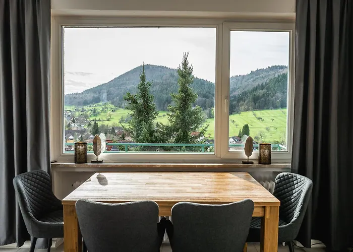 דירה Schwarzwald Panorama באדן-באדן